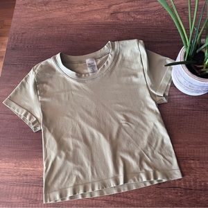 Aritzia Sunday best sinchseamless cropped t-shirt in Sage frost size small